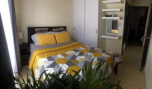 2 bedrooms, Egyptian cotton sheets, premium bedding, down duvets - Senderos Apartment, Self Check-in, Aeropuerto SJO (Rio Segundo)