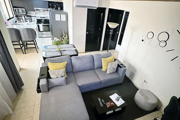 Deluxe Apartment, 2 Bedrooms, Air conditioning (Entire Two-Bedroom Apartment for 4) | Living area
