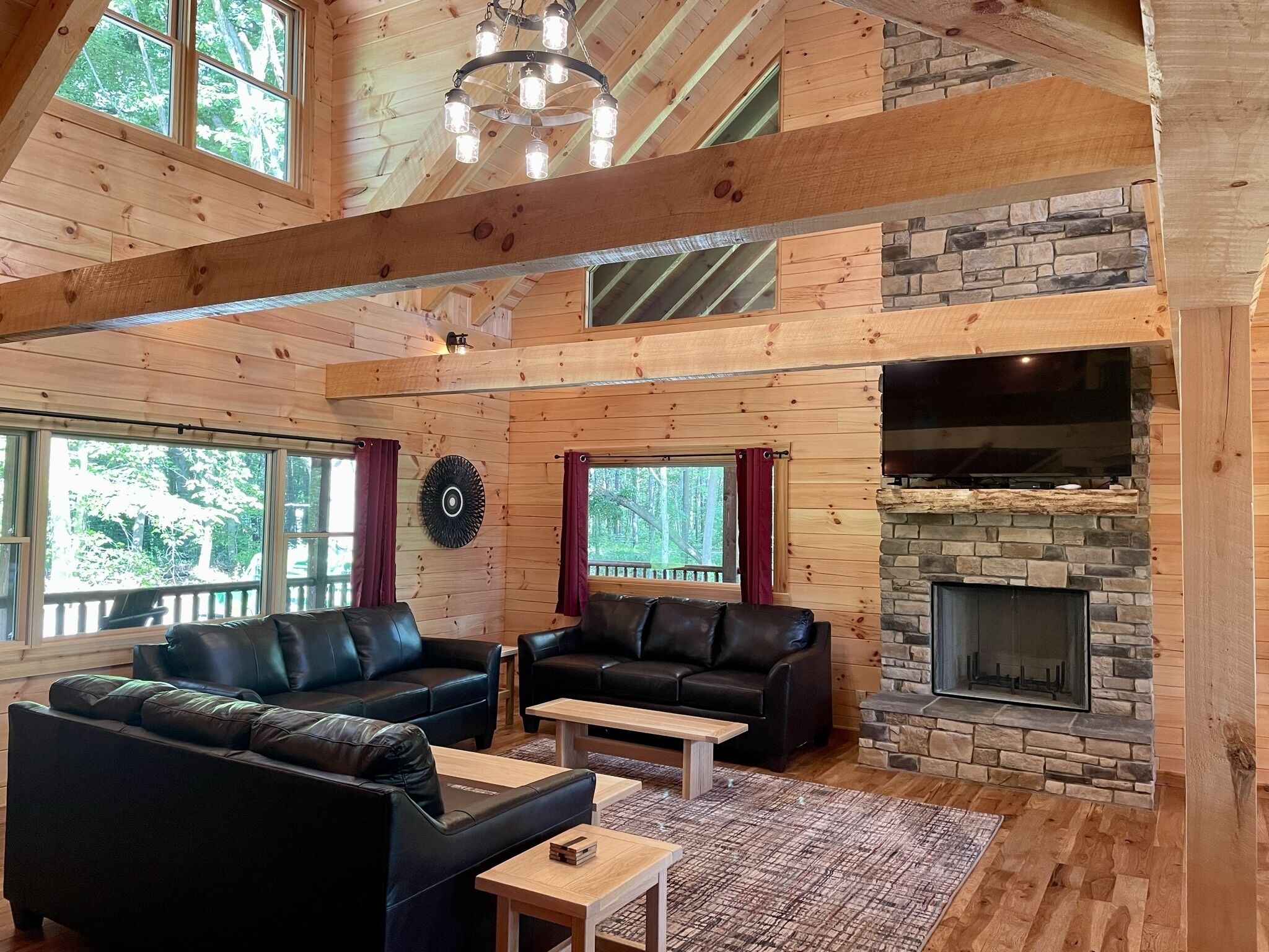 Scarlet Ridge - Summer 2022 New 6BR/3BA - walking distance to Old Man's Cave