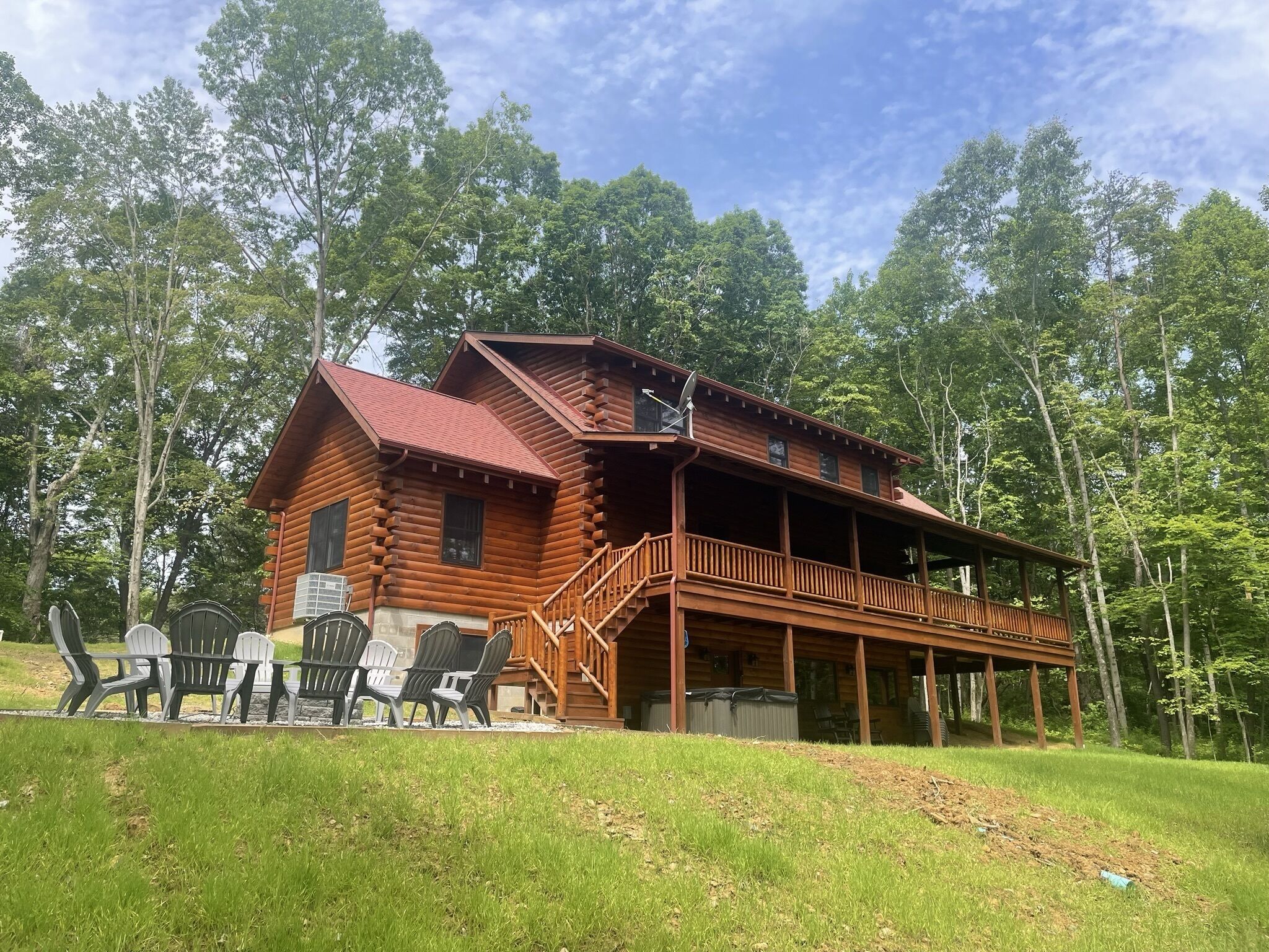 Scarlet Ridge - Summer 2022 New 6BR/3BA - walking distance to Old Man's Cave