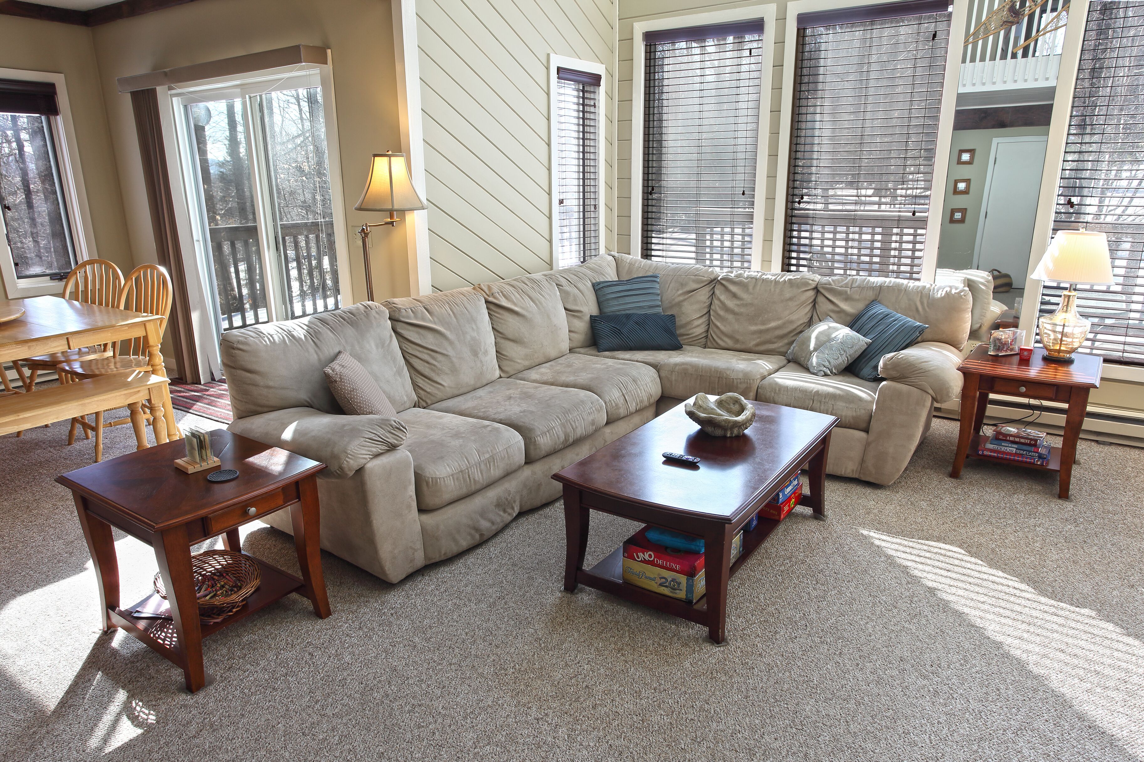 Beatutiful 4 Bedroom Townhome Minutes from Ski Lifts