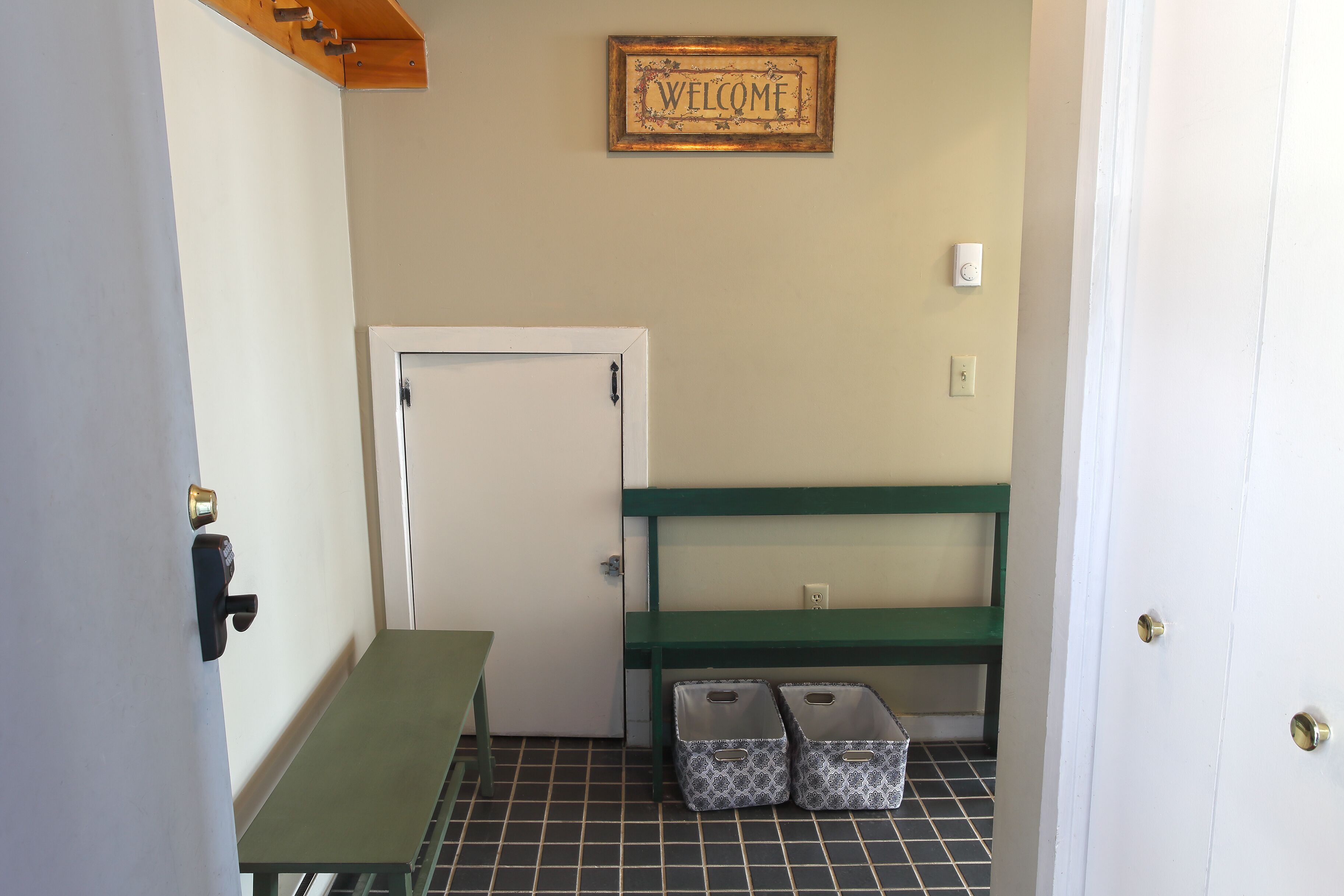 Beatutiful 4 Bedroom Townhome Minutes from Ski Lifts