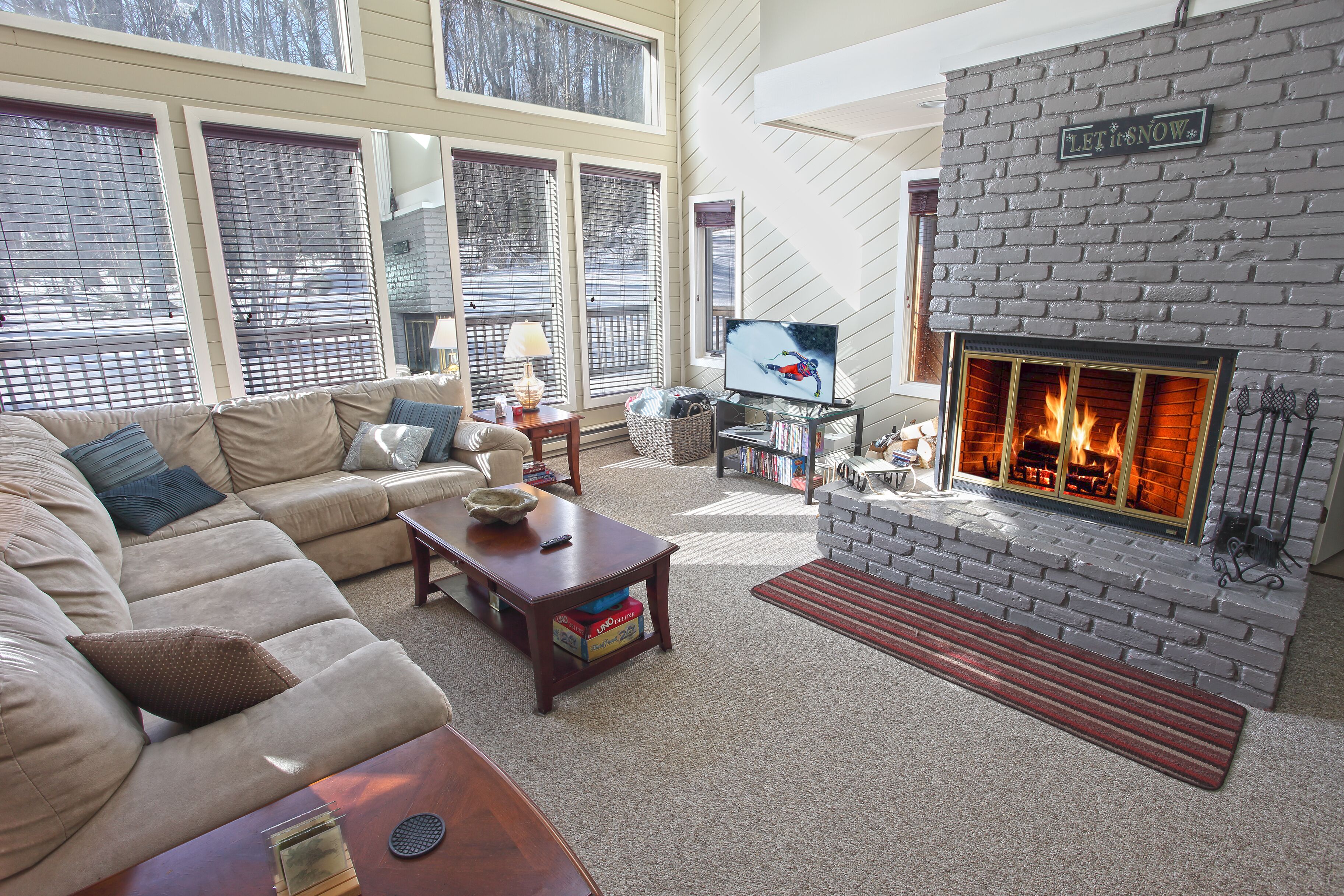 Beatutiful 4 Bedroom Townhome Minutes from Ski Lifts