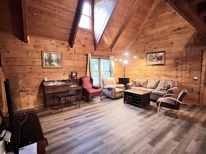 Joy Ranch Cabin in the Blue Ridge Mountains 2600sqft