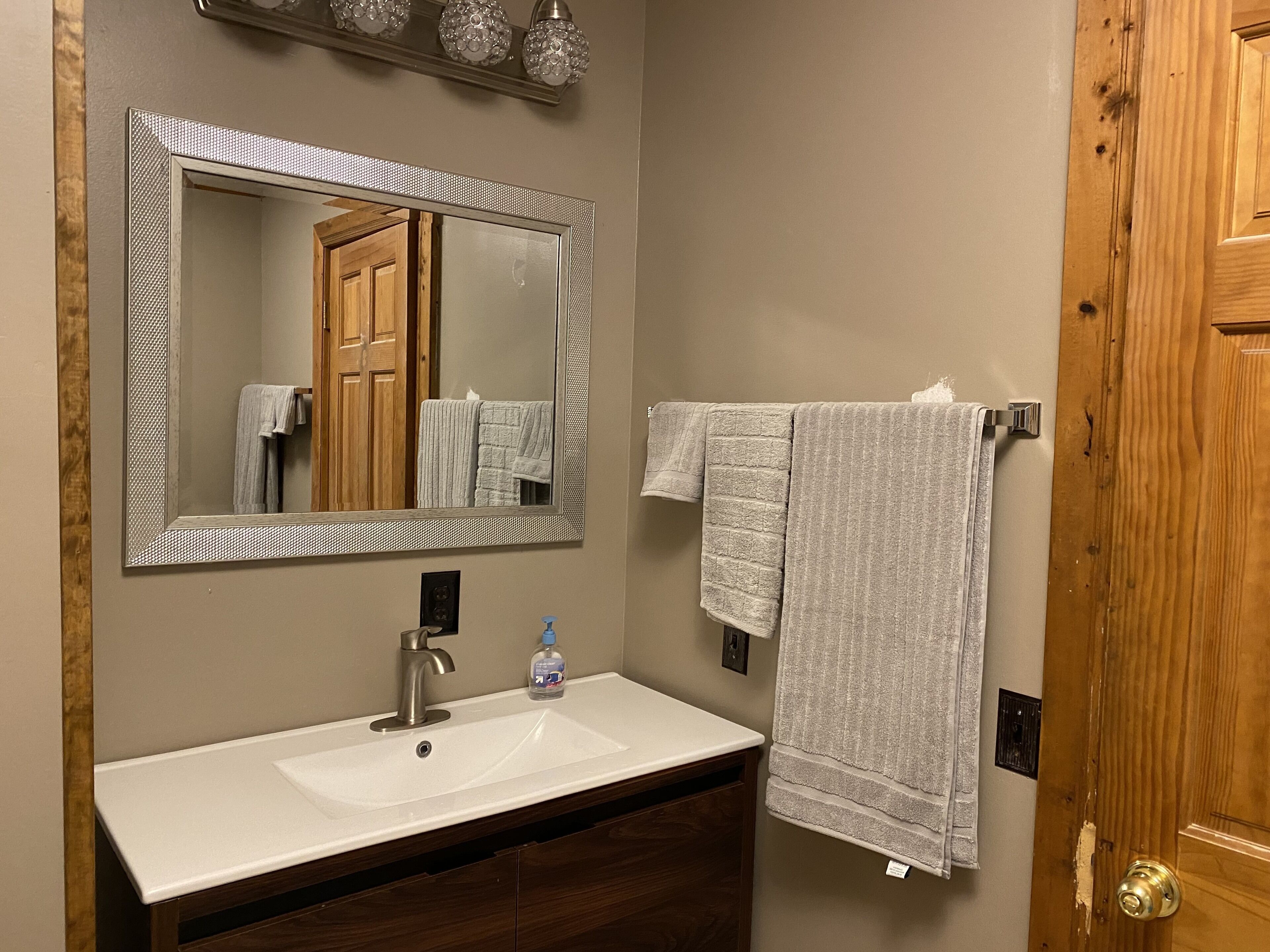 Dusche, Whirlpool, Haartrockner, Handtücher