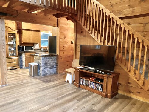 Joy Ranch Cabin in the Blue Ridge Mountains 2600sqft