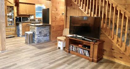 Joy Ranch Cabin in the Blue Ridge Mountains 2600sqft