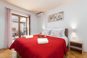 2 bedrooms, iron/ironing board, free WiFi, bed sheets - Villa Marko Kastelir - seavew, private pool and jacuzzi! (Kaštelir)