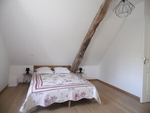 3 chambres, fer et planche à repasser