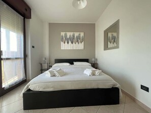 1 chambre, fer et planche à repasser, Wi-Fi gratuit, draps fournis