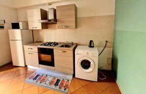 Frigorifero, microonde, forno, macchina per tè/caffè