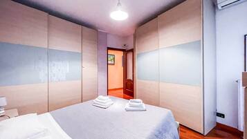 2 camere, ferro/asse da stiro, Wi-Fi gratuito, lenzuola