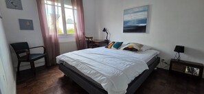 4 habitaciones, tabla de planchar con plancha y wifi gratis 