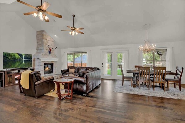 Smart TV, fireplace, DVD player, books