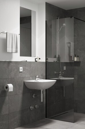 Douche, articles de toilette gratuits, sèche-cheveux