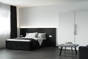 Black Suite Apartment