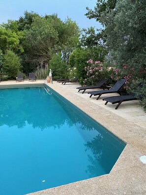 Outdoor pool - Mas provençal (PIOLENC)
