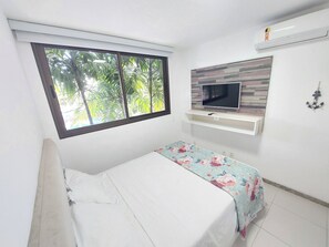 Familieleilighet, bassengutsikt | Individuelt dekorert, individuelt innredet og wi-fi (inkludert)