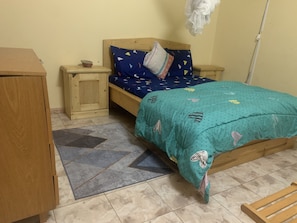 3 habitaciones, tabla de planchar con plancha, wifi y ropa de cama