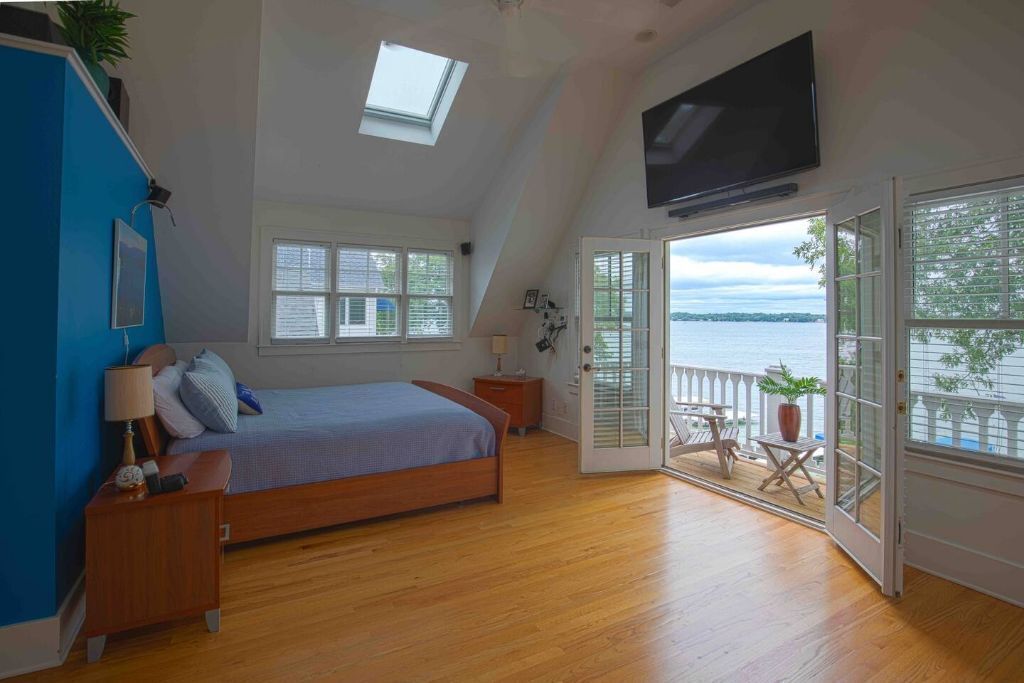 6 bedrooms, iron/ironing board, free WiFi, bed sheets