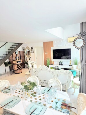 Dining - VIP 3BR Deluxe in Cantonments (Accra)