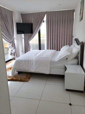 3 soverom, safe på rommet, strykejern/-brett og wi-fi (inkludert)