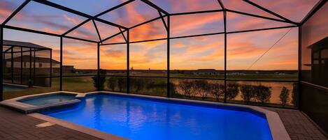 Una piscina techada, una piscina climatizada