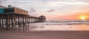 Spacious 3 Bed Corner Condo w/ 2 Balconies & Ocean Views!