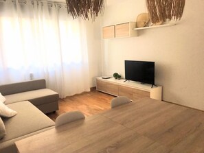 TV - Apartment in Navarrete with swimming pool (Navarrete)