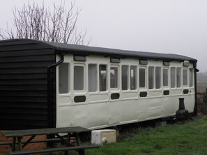 Exterior - Selfcontained Apartment Garden Room hot tub, sauna massage studio in the grounds (chichester)