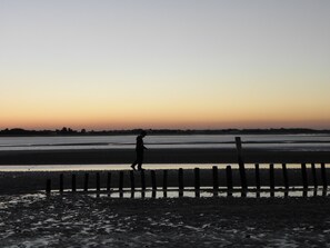 Una spiaggia nelle vicinanze