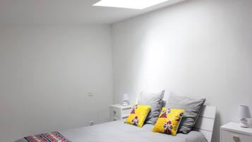 2 habitaciones, tabla de planchar con plancha, cuna de viaje y wifi