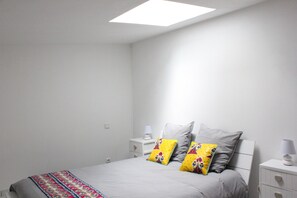 2 habitaciones, tabla de planchar con plancha, cuna de viaje y wifi
