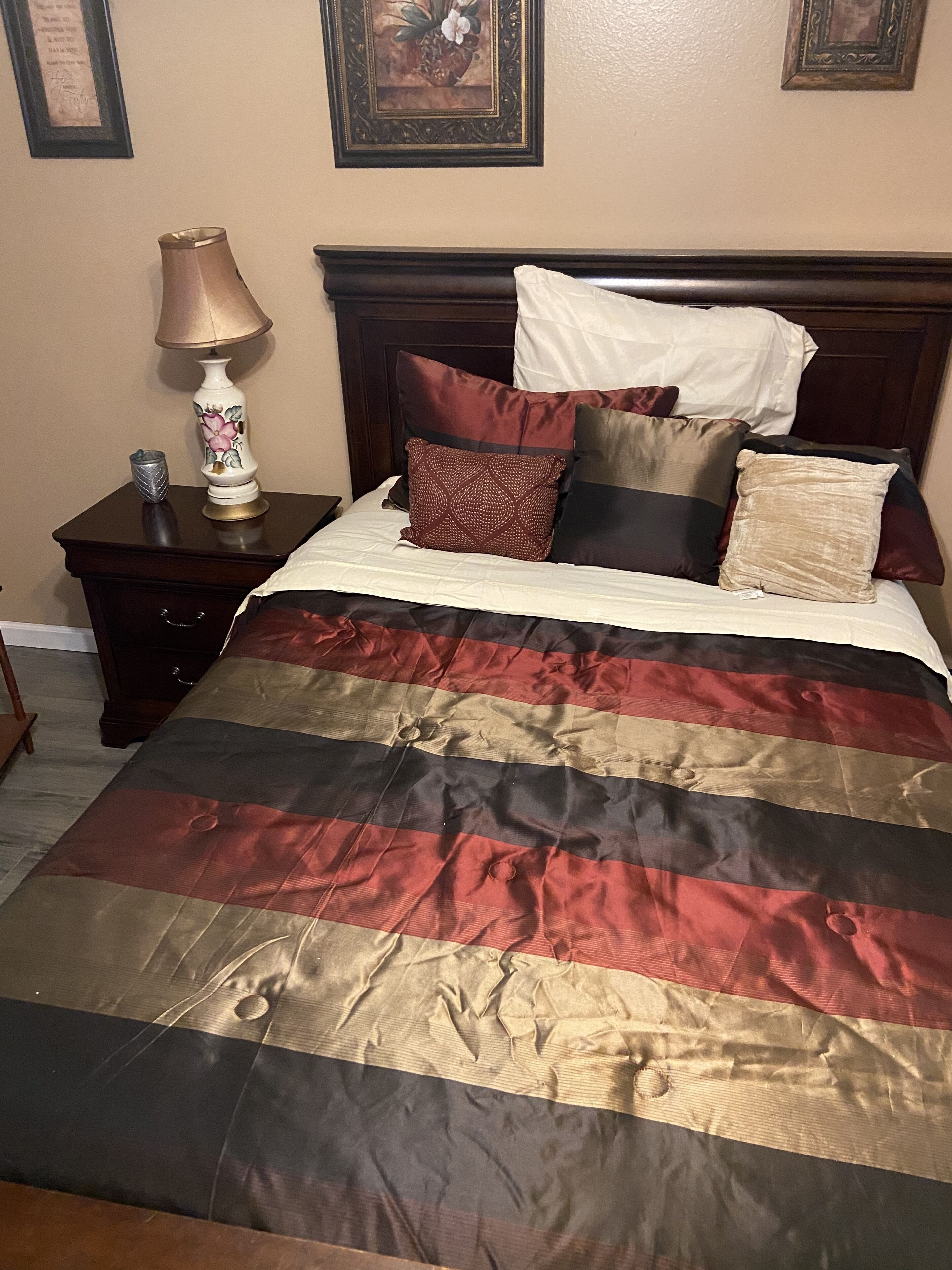 Jimmie's House is a cozy newly remodel three bedroom home that can accommodate 5