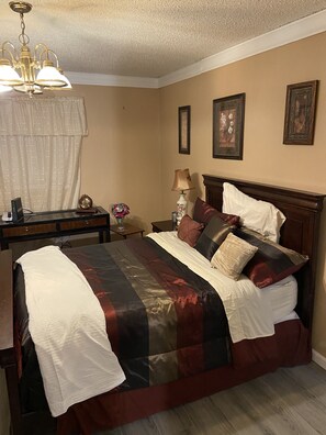 3 soverom, skrivebord, strykejern/-brett og wi-fi (inkludert)