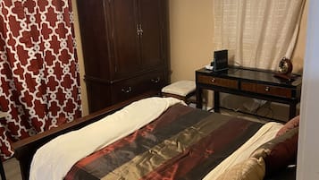 3 bedrooms, desk, iron/ironing board, free WiFi