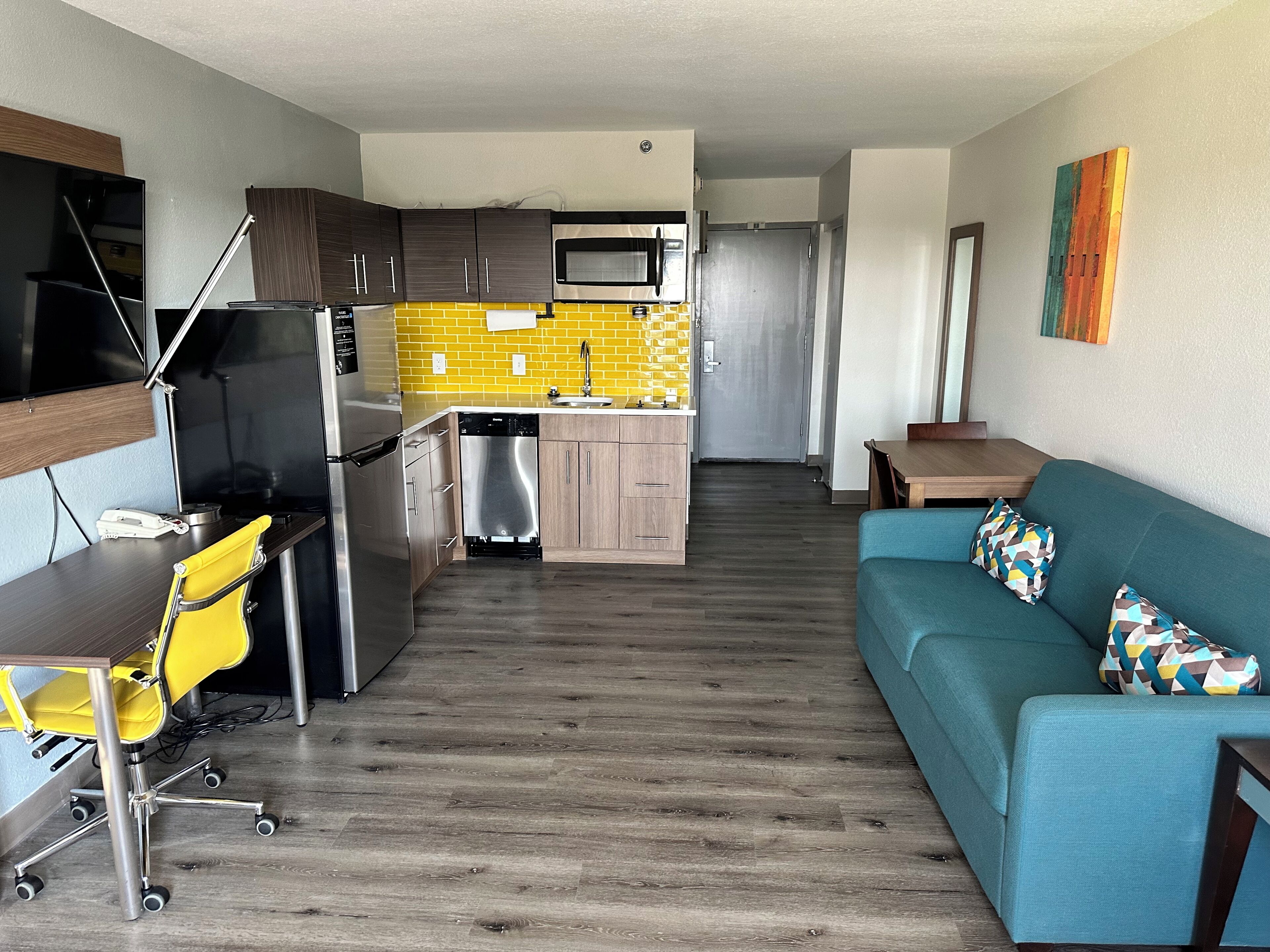 Suite, 1 King Bed, Accessible, Non Smoking | Free WiFi, bed sheets