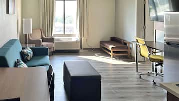 Suite, 1 King Bed, Non Smoking | Free WiFi, bed sheets