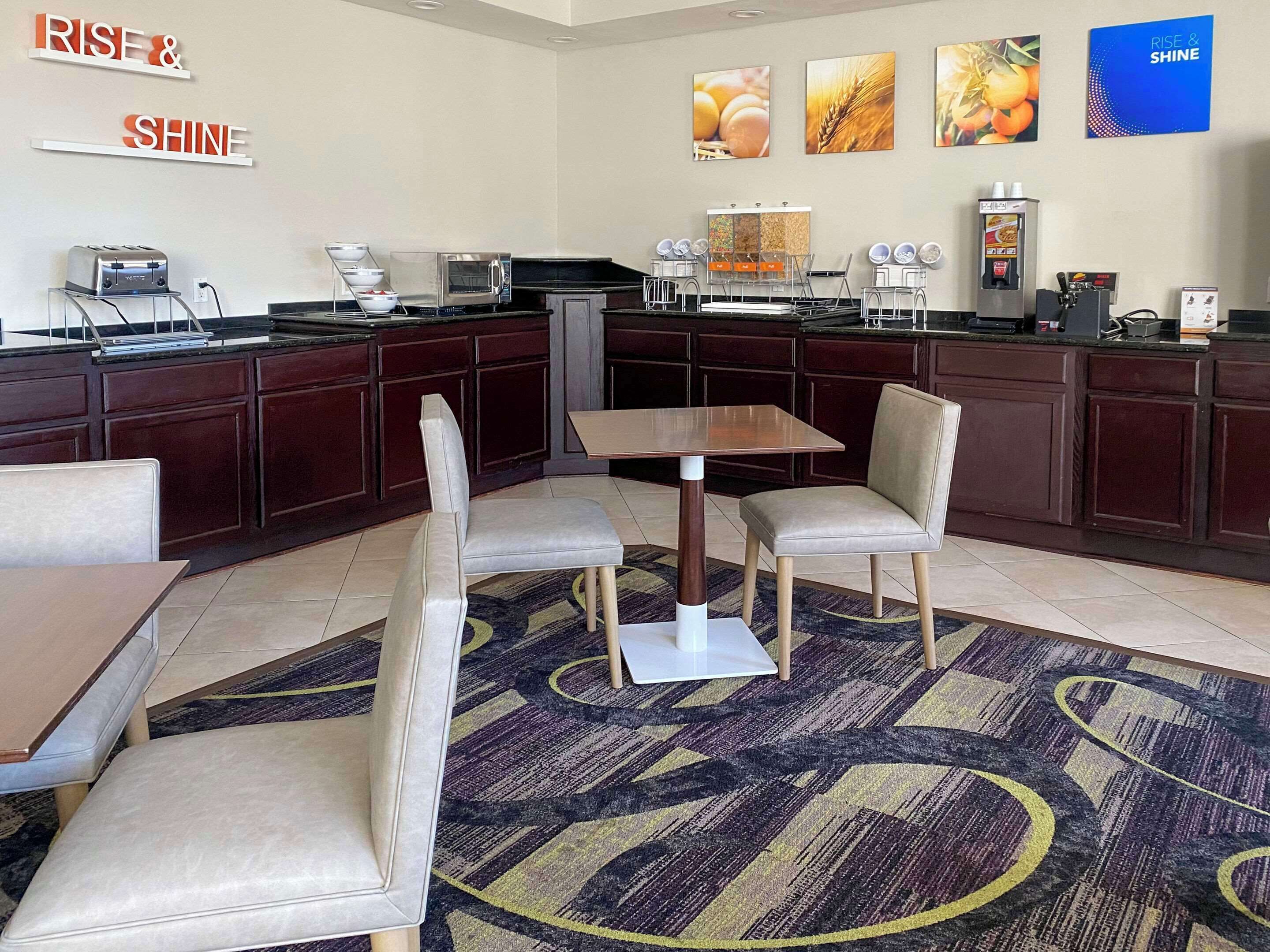 Free daily continental breakfast