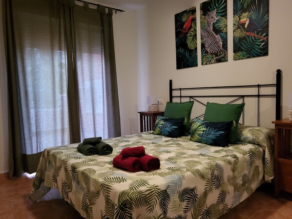 3 chambres, fer et planche à repasser, lit parapluie, Wi-Fi gratuit