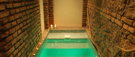 Innenpool, beheizter Pool