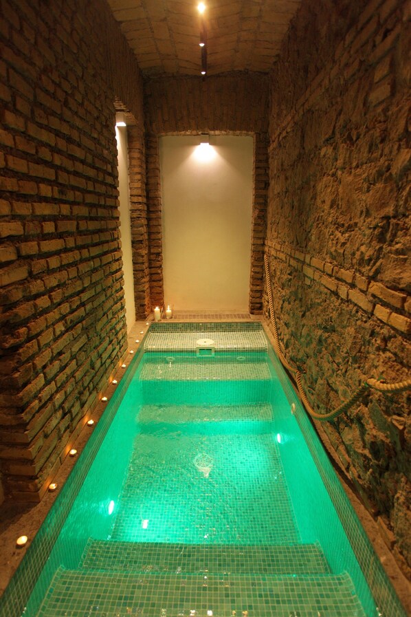 Innenpool, beheizter Pool