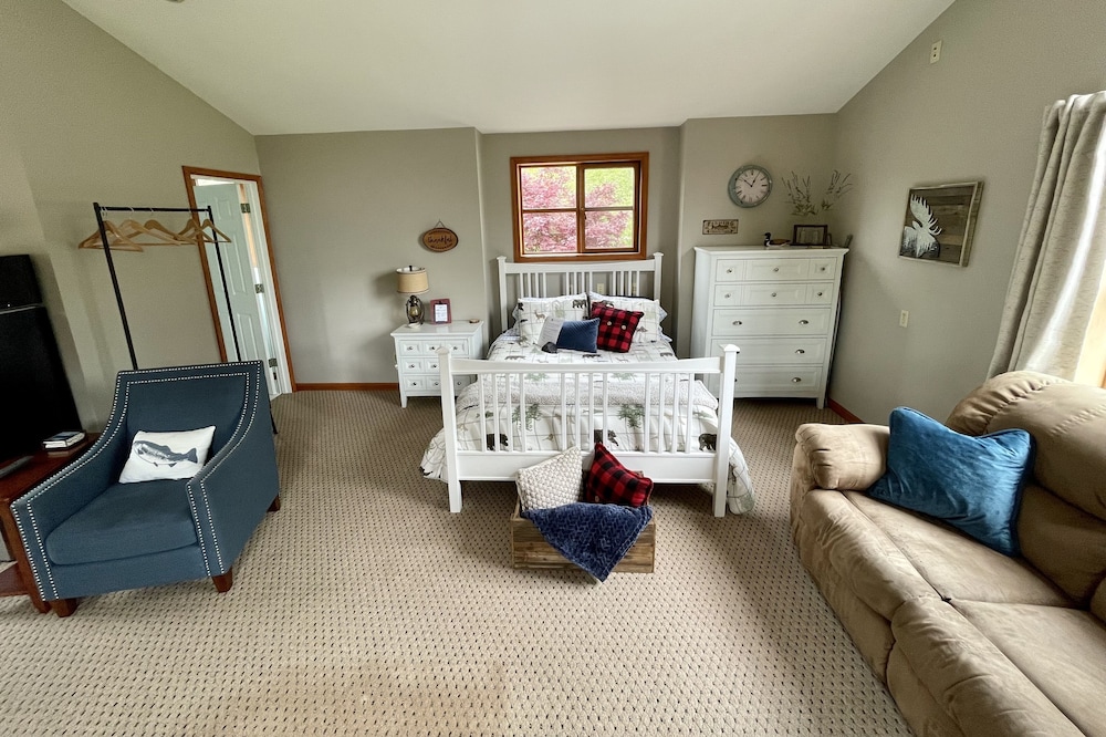 Cozy Creekside Studio
