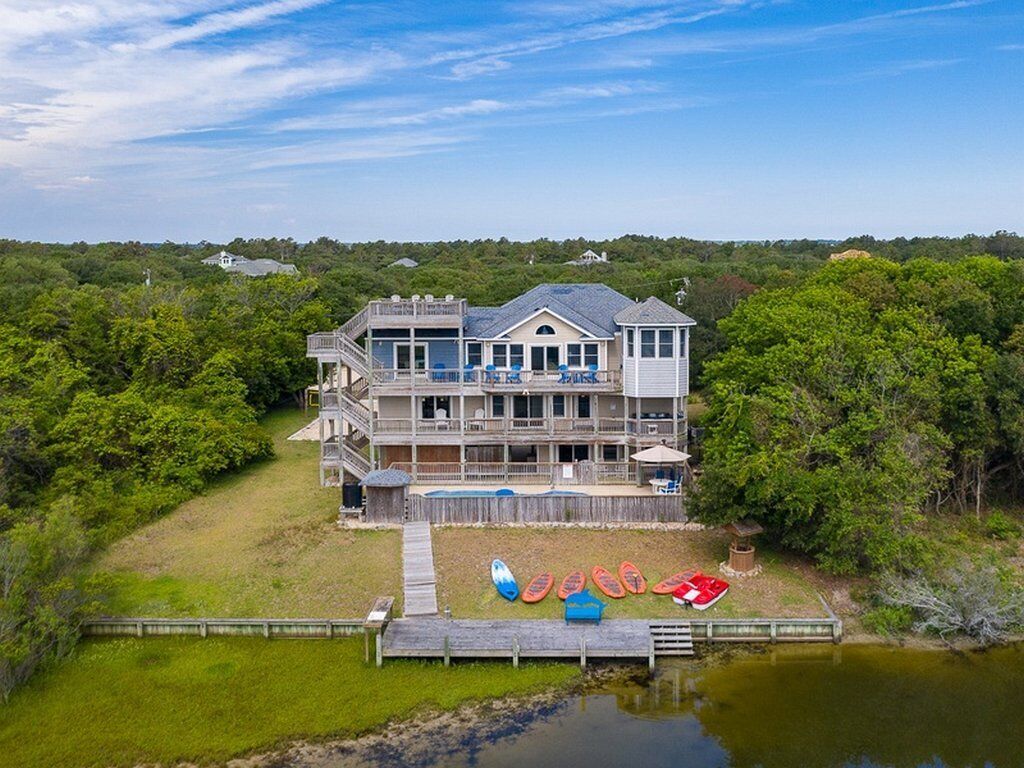 Private family-run waterfront beach house near Carova firehouse on 4x4 beach.