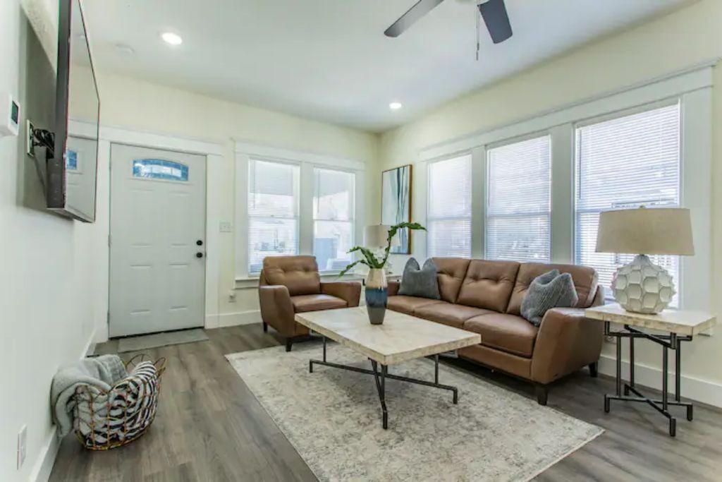 *Modern Bunglow minutes to Downtown San Antonio
