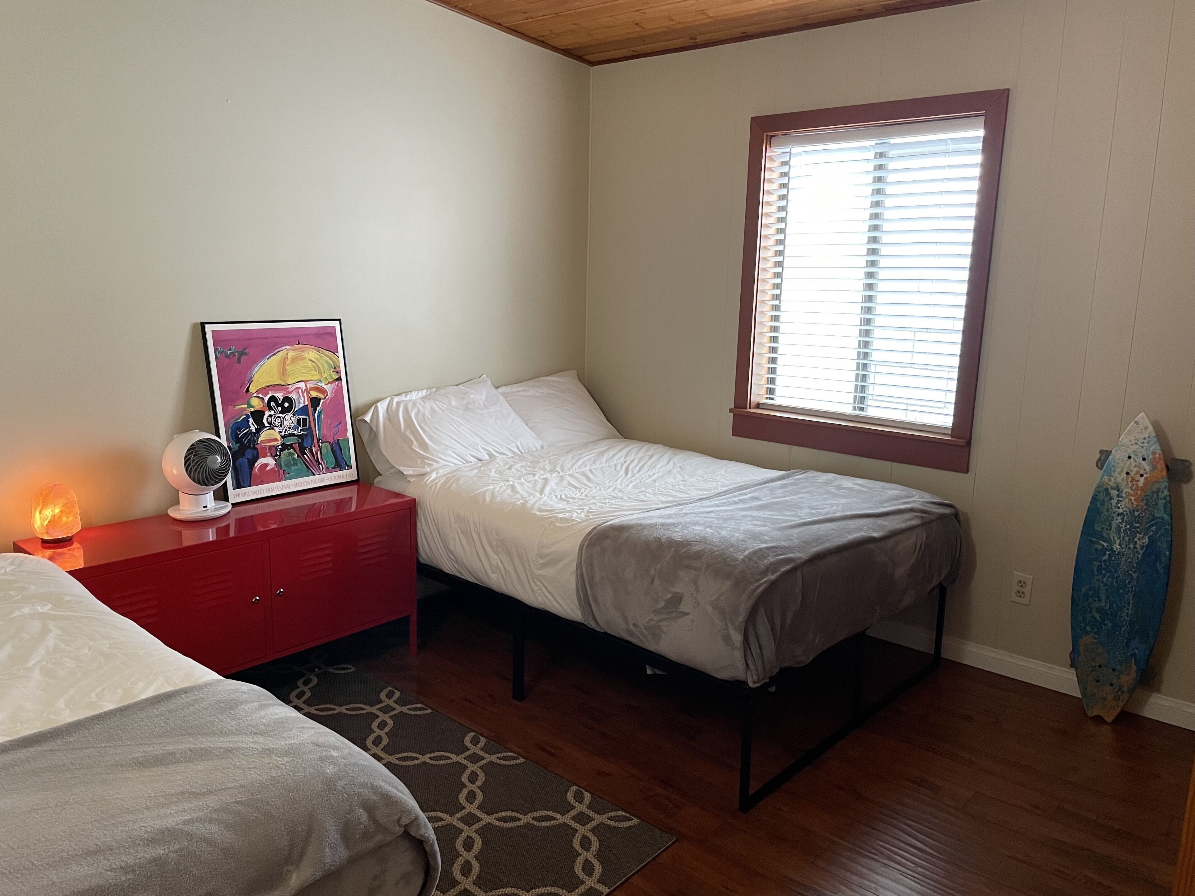 Beach side cottage sleeps 6 with Parking