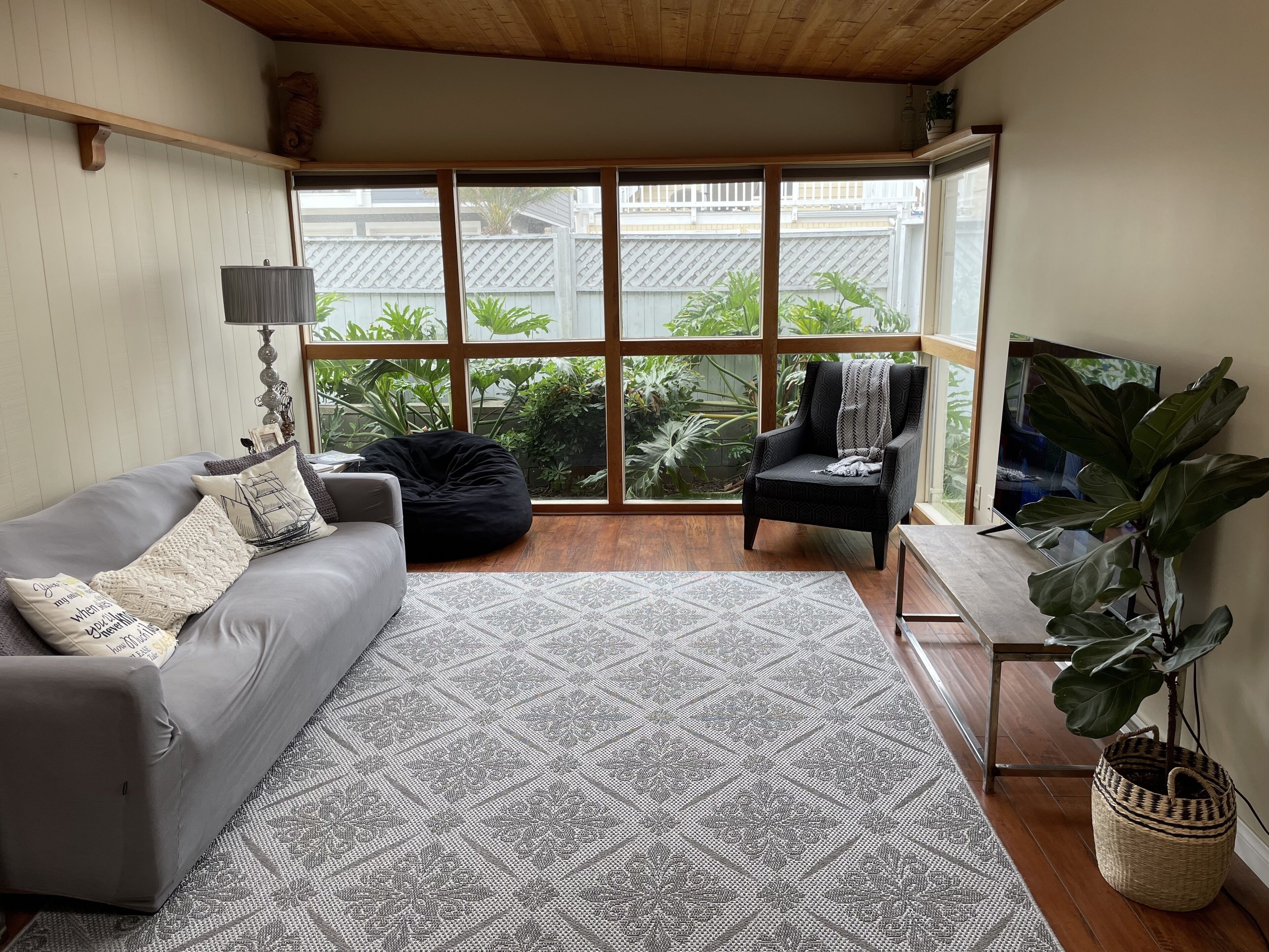 Beach side cottage sleeps 6 with Parking