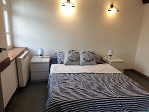 4 habitaciones, tabla de planchar con plancha y wifi gratis 