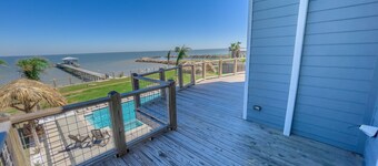 Gorgeous Lodge w/Heated Pool + Pier