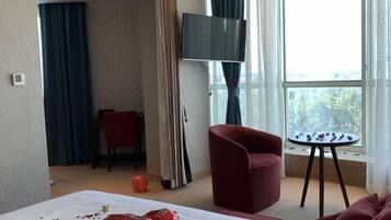 全景客房 | 客房内保险箱、免费 WiFi